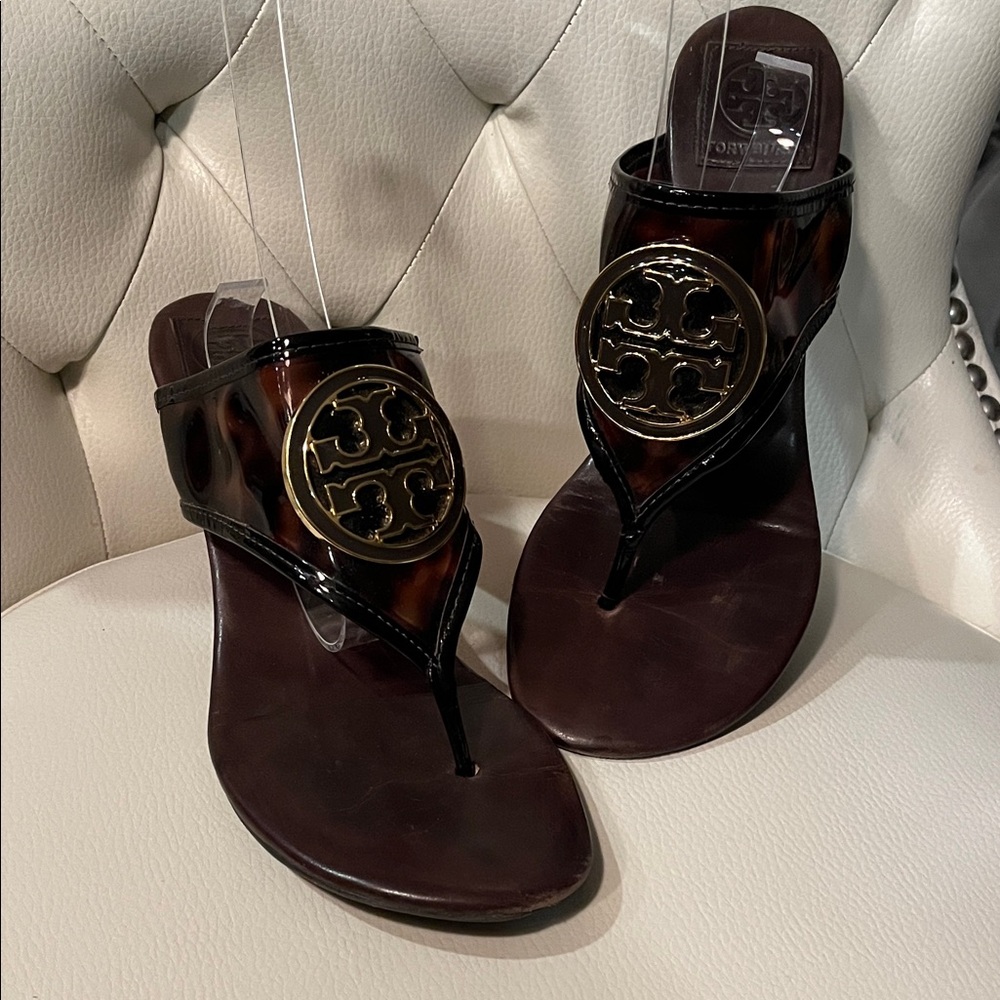 Tory Burch Brown Tortoiseshell Logo Thong Heeled Sandals 8 - Picture 5 of 16